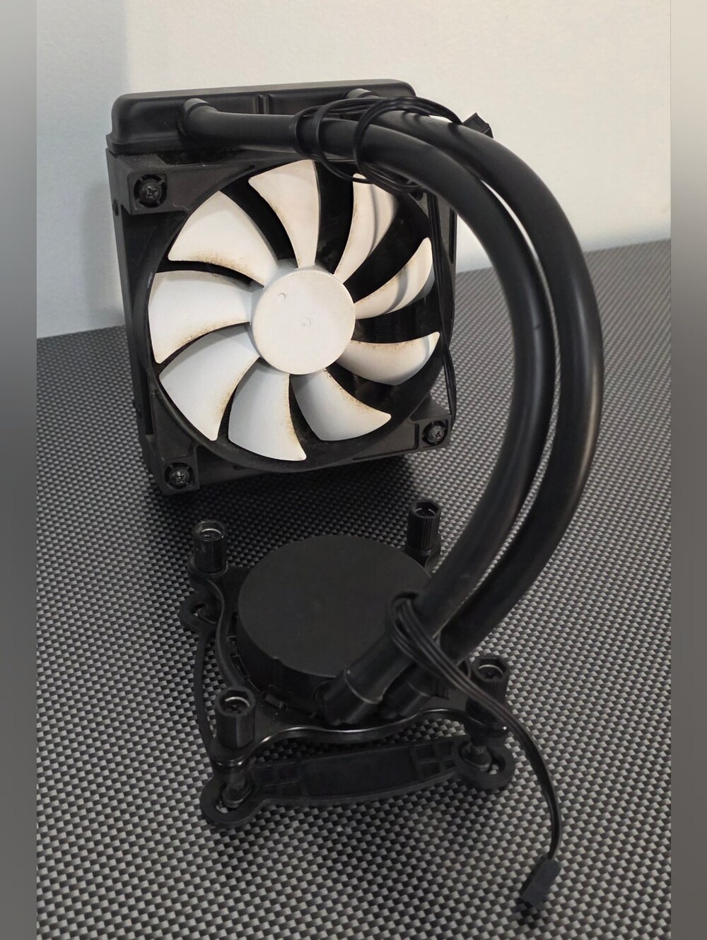 Asetek 550LC 120mm All-in-One Liquid CPU Cooler AIO with Intel Bracket & Fan
